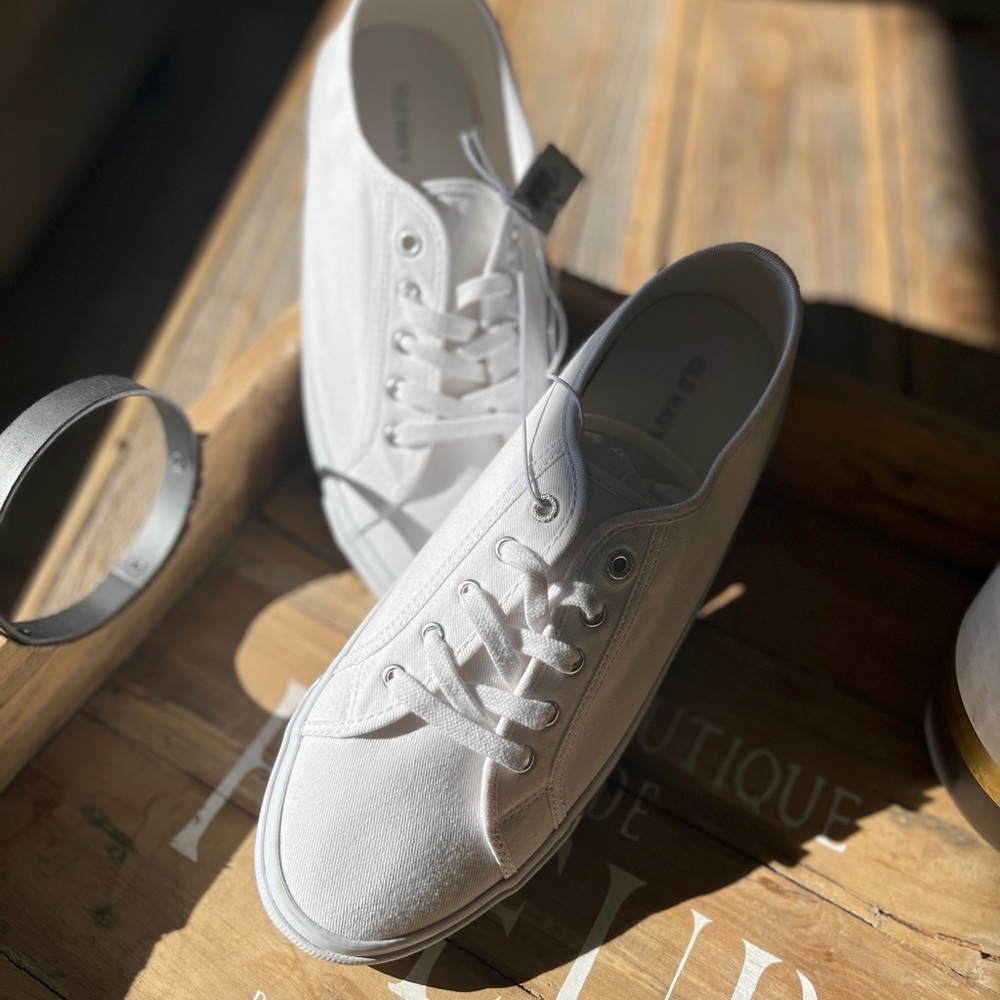 Old Navy canvas shoes. Bright white with laces size 10 women’s.